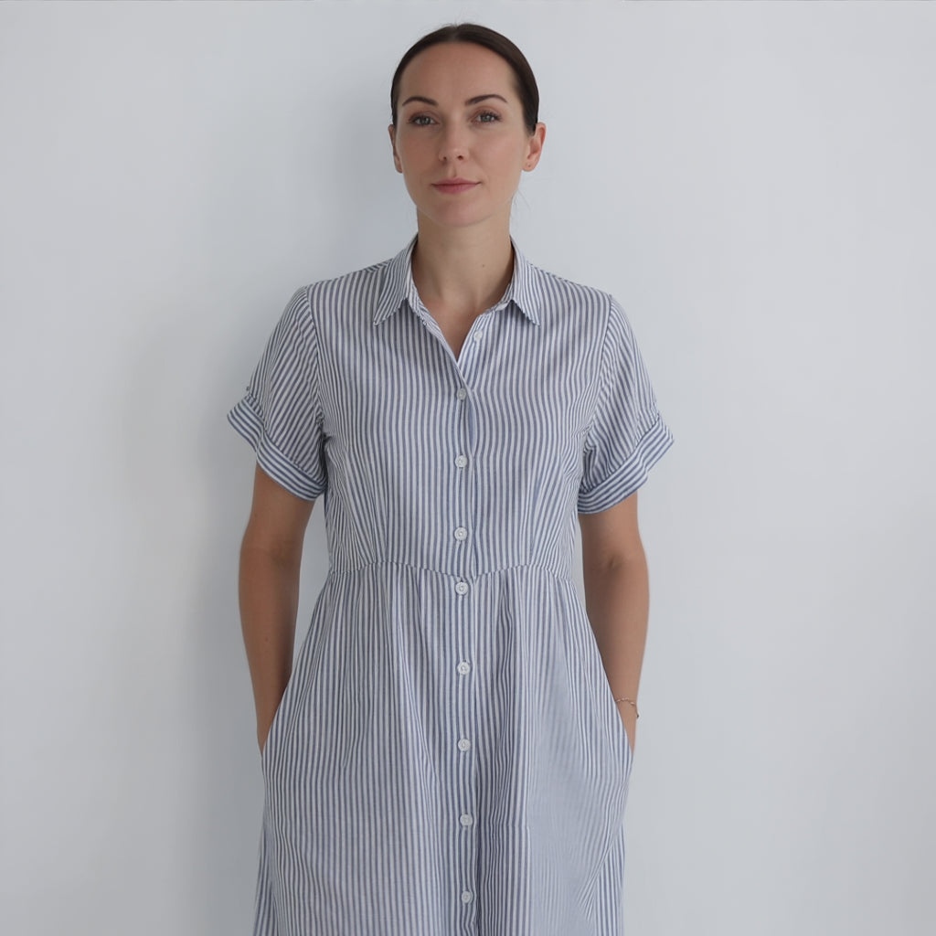 Astrid™ – Abito camicia a righe con taglio rilassato e tasche laterali
